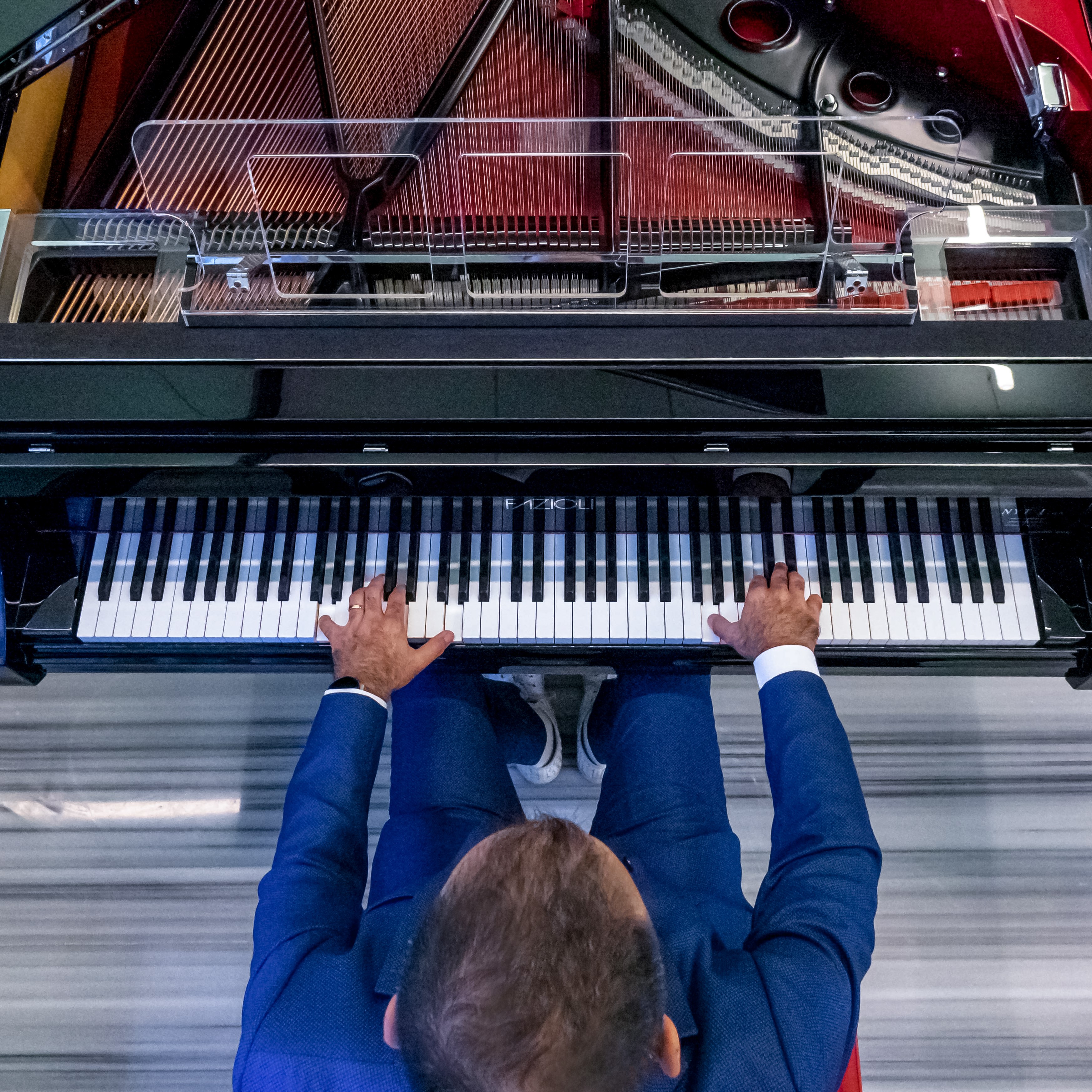 SPACE PIANO MUSIC EVERYDAY Leonardo the Space Pianist